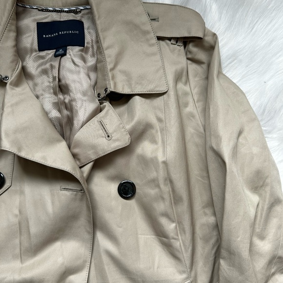 Banana Republic Trench Coat- Size Medium - Picture 5 of 8